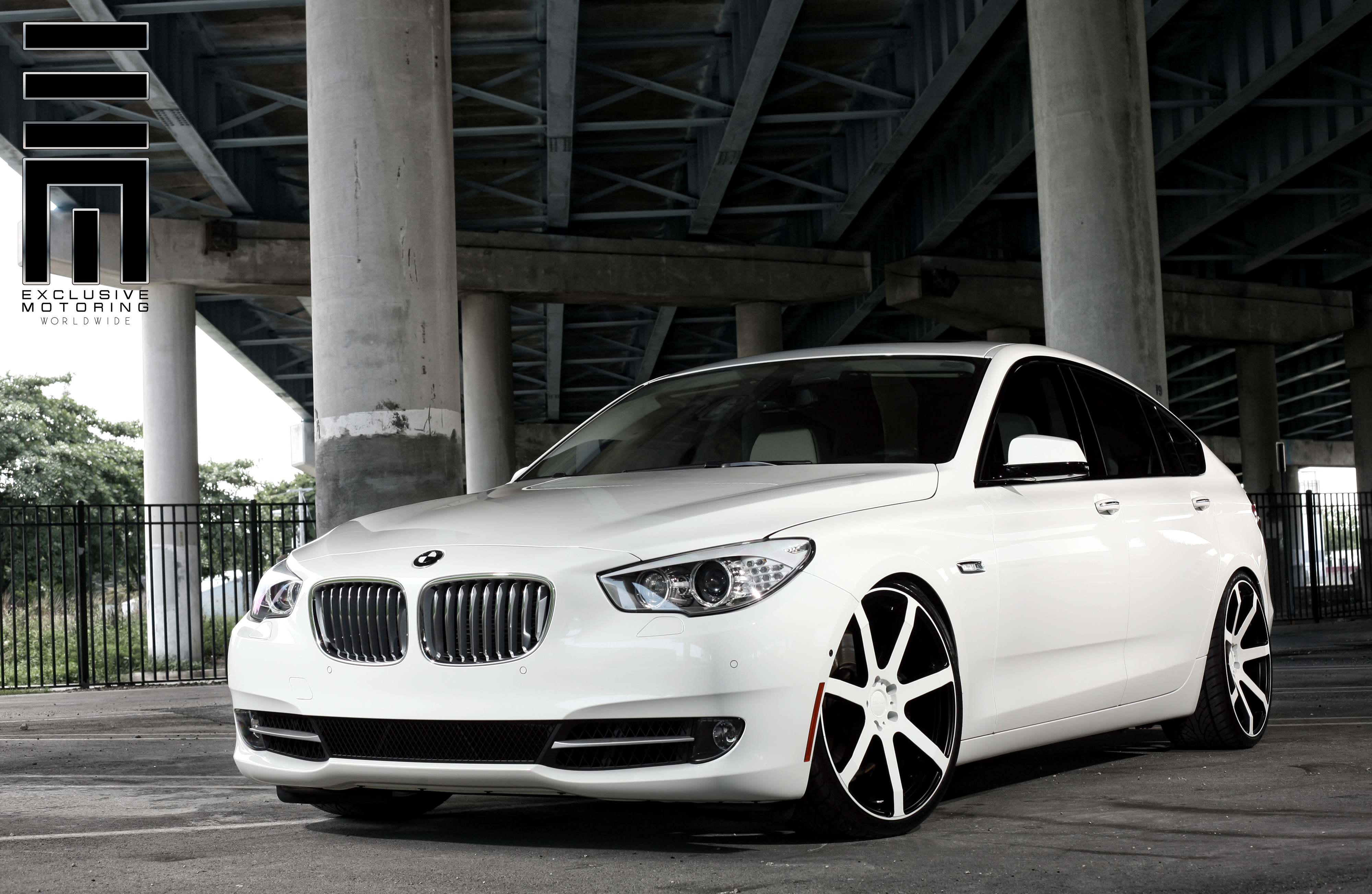 Giovanna Andros Custom Paint on BMW 550i GT